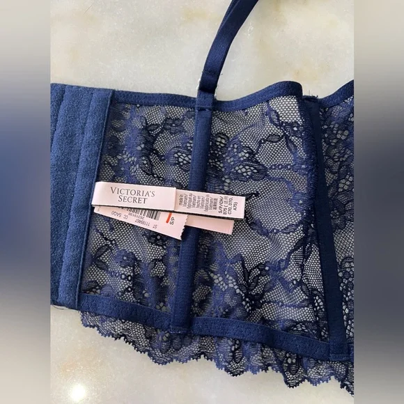 Victoria Secret Lace corset ✨🤍 - Picture 4 of 5